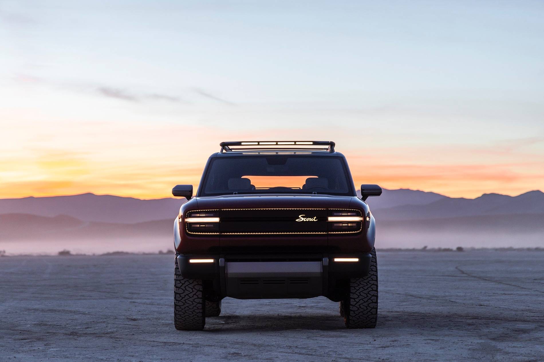 Scout_Traveler_front lights led light bar roofrack.jpg