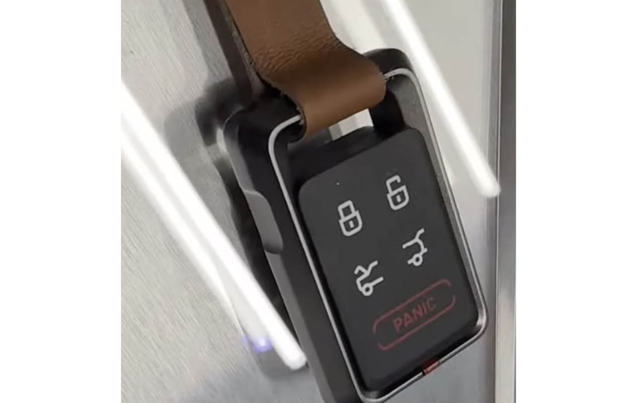 Key Fob first look photos (with keychain tab / pull accessories)